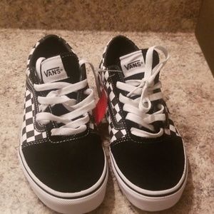 Van youth size 5 Youth black and white size 7w